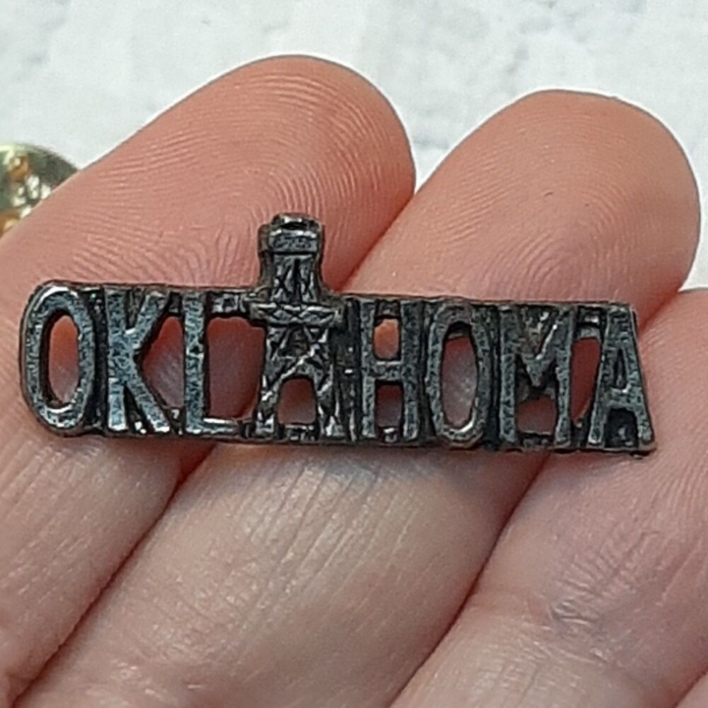 Vintage OKLAHOMA Oil Tower metal lapel tac pin Silver/Pewter-Tone Western State